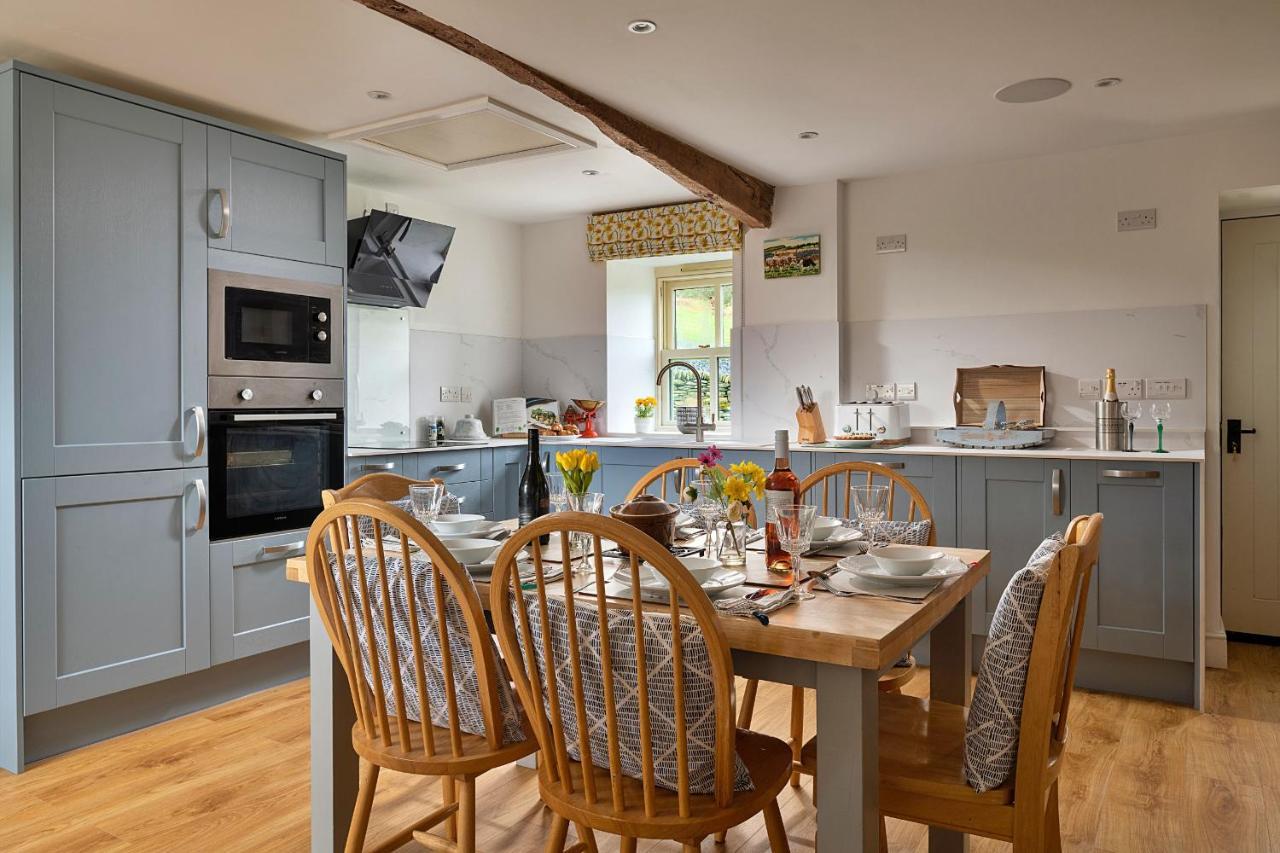 Finest Retreats - Moelis Granary - Luxury Cottage With Hot Tub Llandrillo Exteriör bild