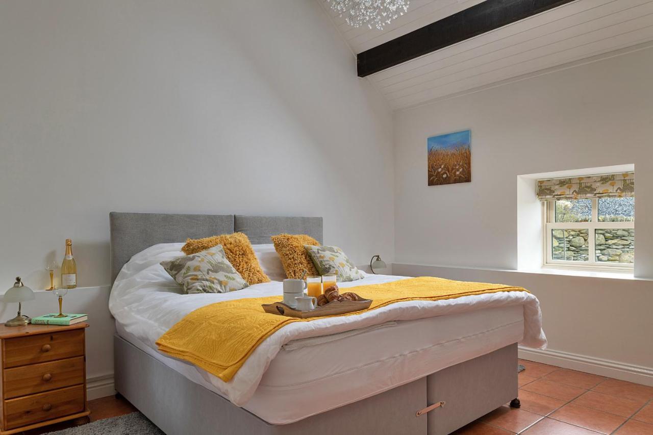 Finest Retreats - Moelis Granary - Luxury Cottage With Hot Tub Llandrillo Exteriör bild