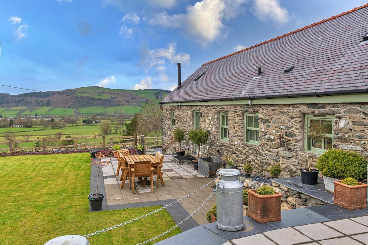 Finest Retreats - Moelis Granary - Luxury Cottage With Hot Tub Llandrillo Exteriör bild
