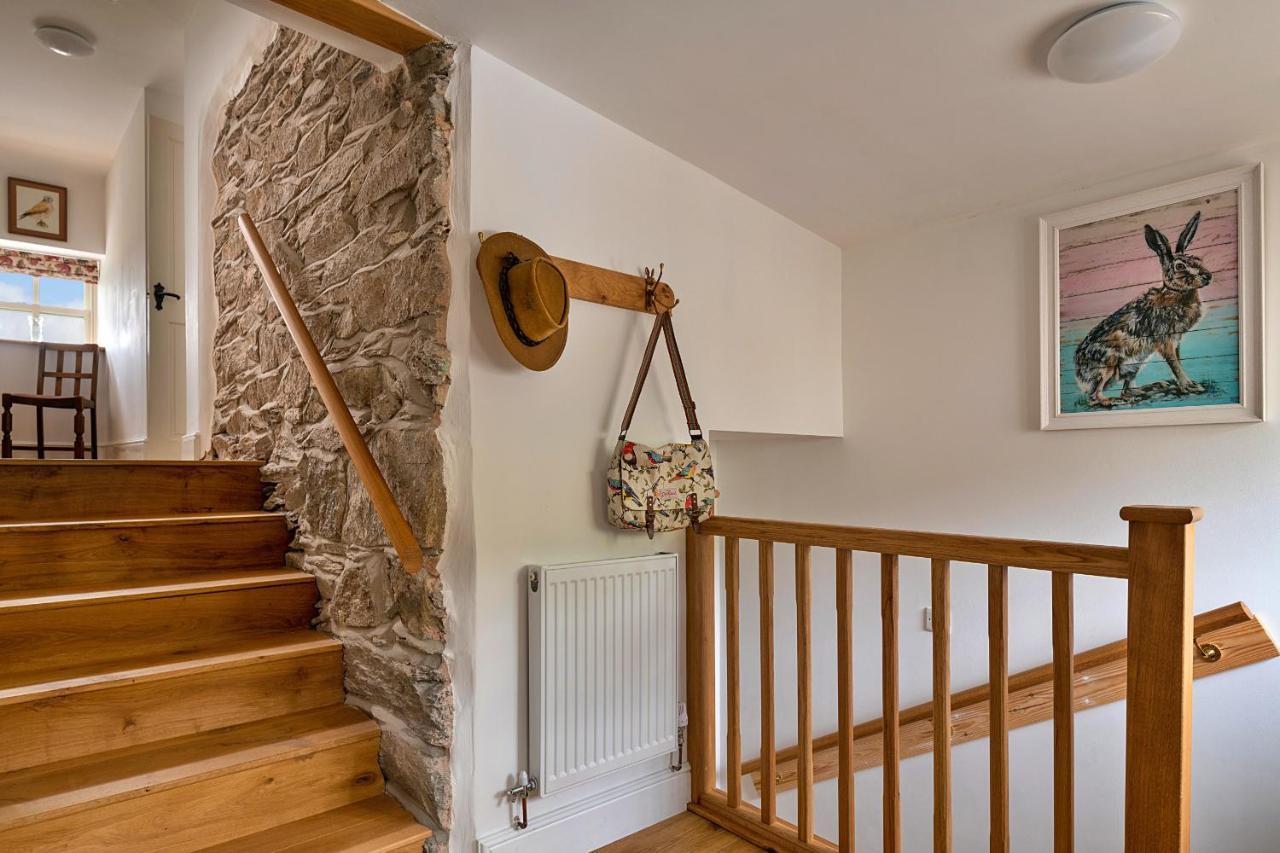 Finest Retreats - Moelis Granary - Luxury Cottage With Hot Tub Llandrillo Exteriör bild