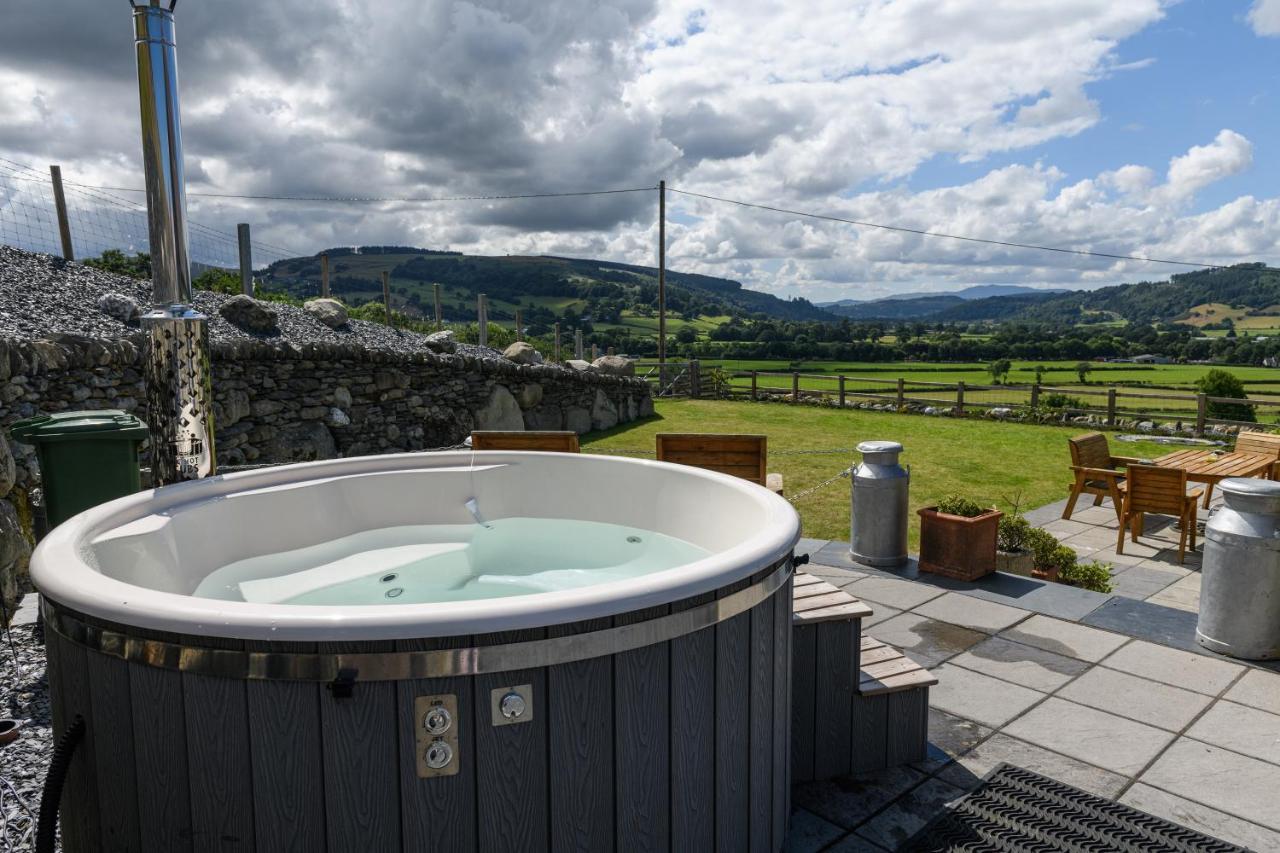 Finest Retreats - Moelis Granary - Luxury Cottage With Hot Tub Llandrillo Exteriör bild