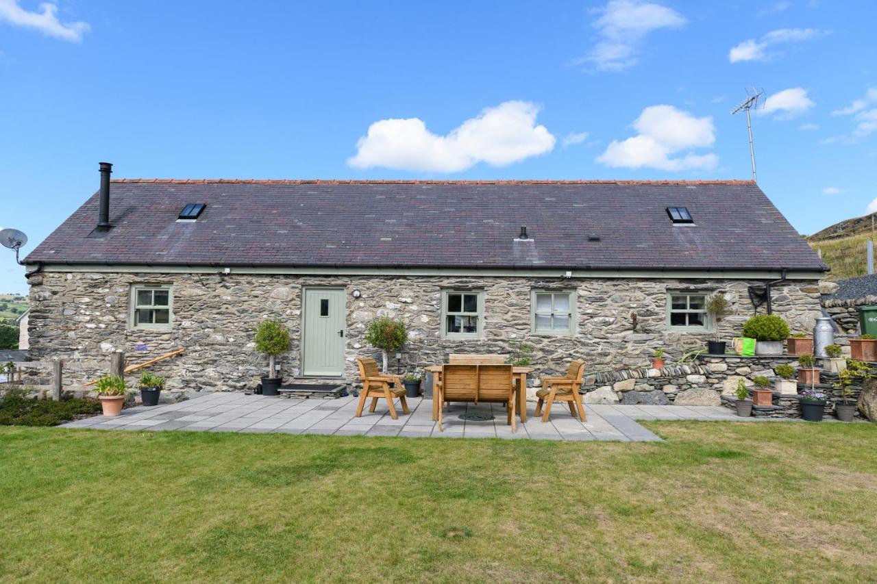 Finest Retreats - Moelis Granary - Luxury Cottage With Hot Tub Llandrillo Exteriör bild